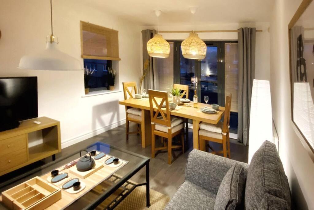 Japanese Style Muji Two-Bedroom Apt 스완지 외부 사진