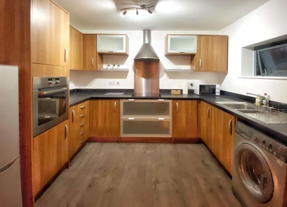 Japanese Style Muji Two-Bedroom Apt 스완지 외부 사진
